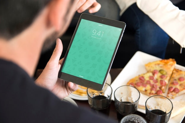 Tablet Mockup With Pizza For App Presentation Psd