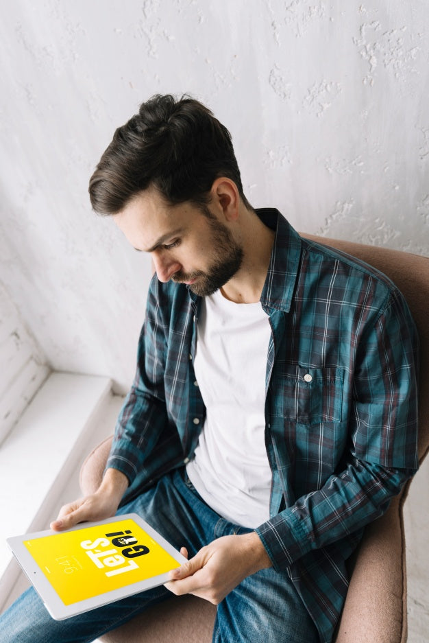 Tablet Mockup With Quote Psd