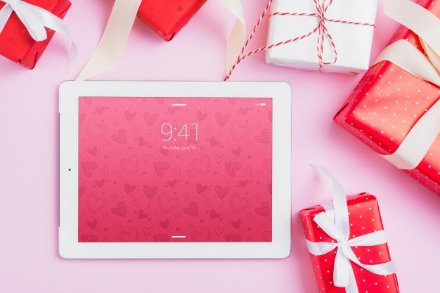 Tablet Mockup With Valentines Day Elements Psd