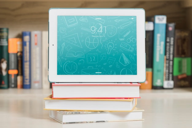 Tablet Or Ebook Reader Mockup With Literature Concept Psd
