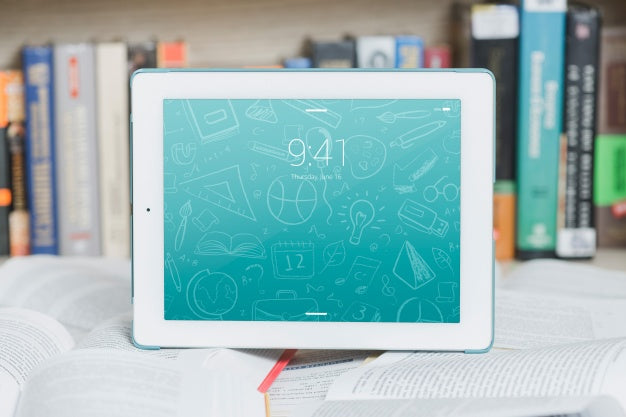 Tablet Or Ebook Reader Mockup With Literature Concept Psd