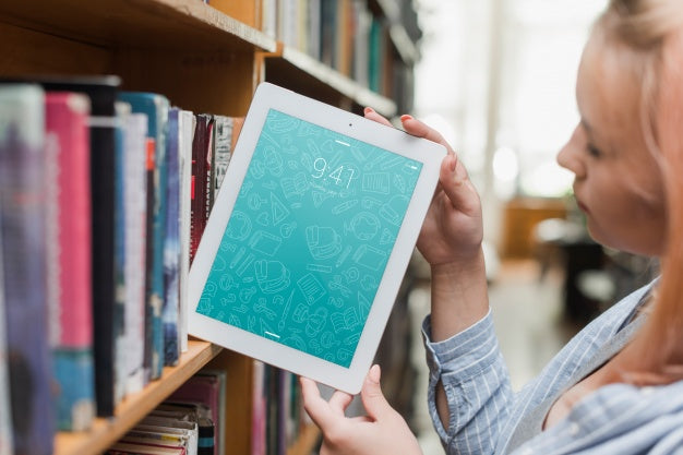 Tablet Or Ebook Reader Mockup With Literature Concept Psd