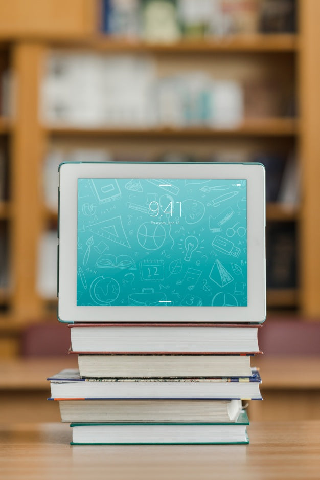 Tablet Or Ebook Reader Mockup With Literature Concept Psd