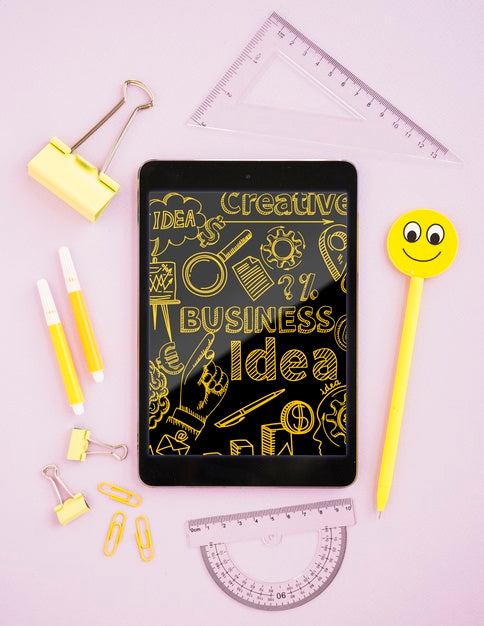 Tablet With Positive Message On Desk Psd