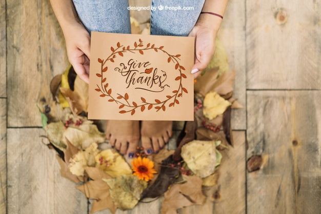 Thanksgiving Mockup With Cardboard Psd