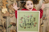 Thanksgiving Mockup With Girl And Frame Psd