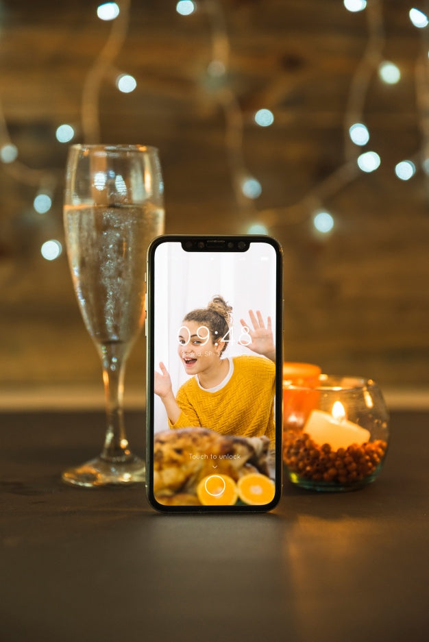 Thanksgiving Mockup With Smartphone Psd