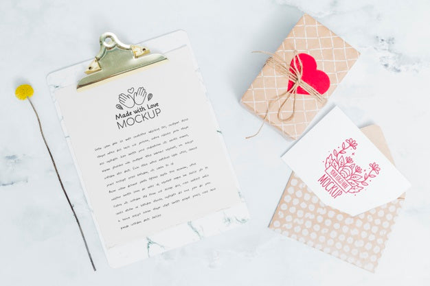 Top View Anniversary Presents With Clipboard Psd