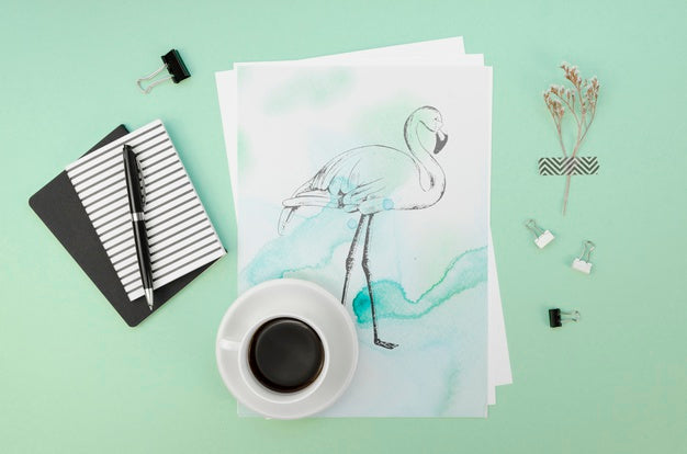 Top View Arrangement With Card Mock-Up On Green Background Psd