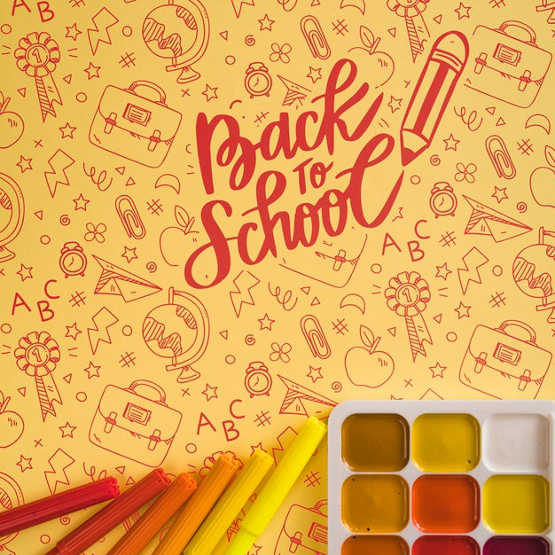 Top View Arrangement With Paint Palette And Markers Psd