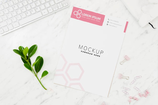 Top View Card Mock-Up Next To Keyboard Psd