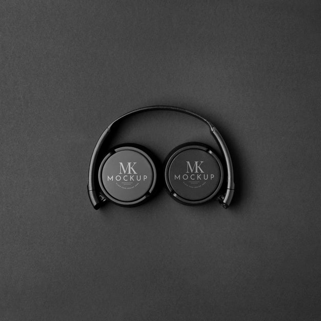 Top View Headphones On Dark Background Psd