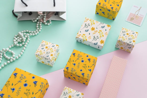 Top View Jewelry And Packaging Mockup Psd