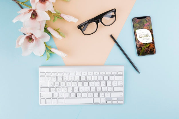 Top View Keyboard And Glasses Arrangement Psd