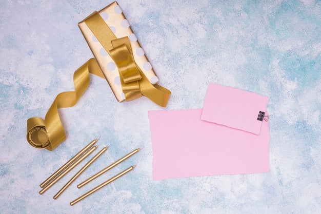 Top View Of Birthday Gift Mock-Up With Cards Psd