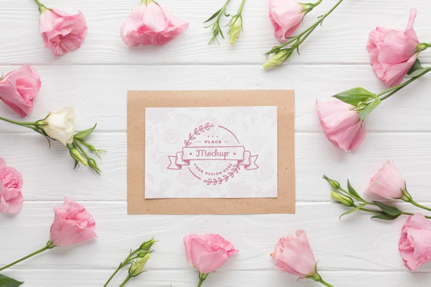 Top View Of Card Mock-Up With Pink Roses Psd
