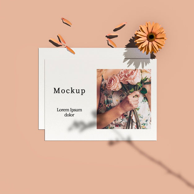 Top View Of Card With Flower And Petals Psd