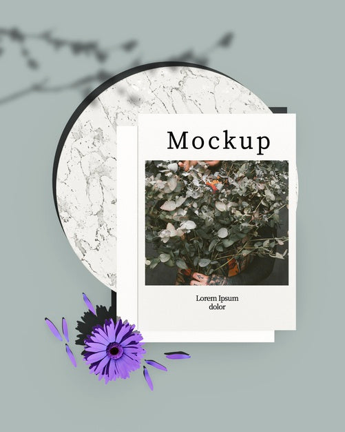 Top View Of Card With Flowers And Shadow Psd