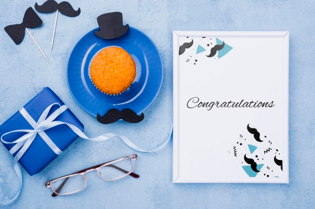 Top View Of Cupcake With Gift And Frame For Fathers Day Psd