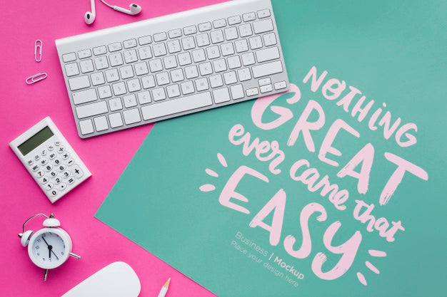 Top View Of Desk With Keyboard And Calculator Psd