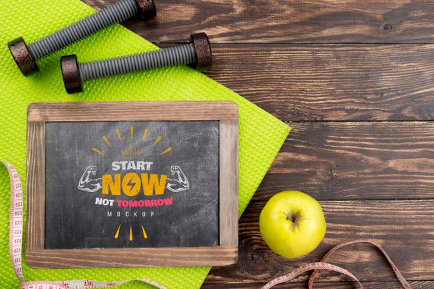 Top View Of Fitness Blackboard With Apple And Weights Psd