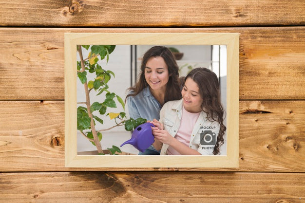 Top View Of Frame On Wooden Background Psd