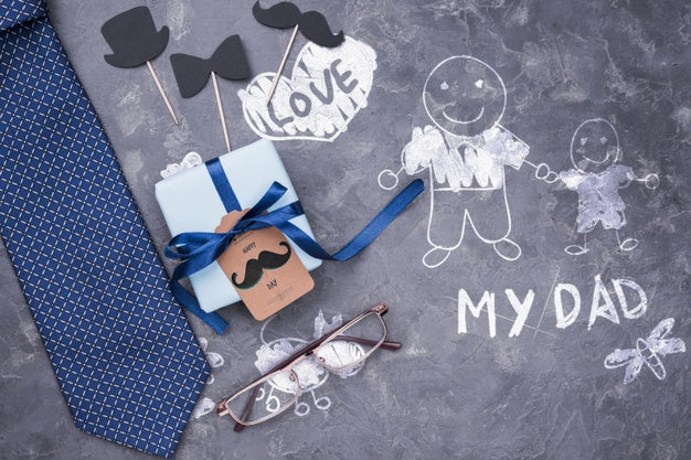 Top View Of Gift And Tie With Glasses For Fathers Day Psd