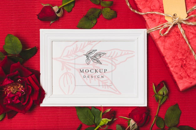 Top View Of Gift Frame With Roses Psd