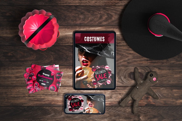 Top View Of Halloween Concept Mock-Up On Wooden Table Psd