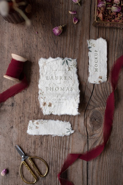 Top View Of Mock-Up Rustic Paper Wedding Invitation With Leaves And Flowers Psd