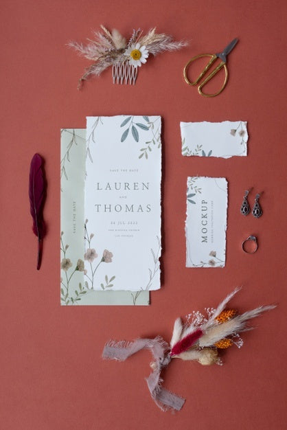 Top View Of Mock-Up Rustic Paper Wedding Invitation With Leaves And Flowers Psd