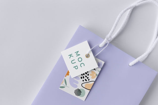 Top View Of Paper Shopping Bag Mock-Up With Paper Tag Psd