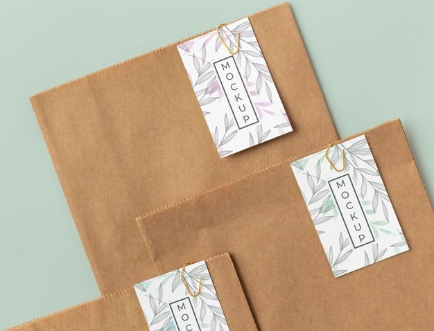 Top View Of Paper Shopping Bag Mock-Up With Paper Tag Psd