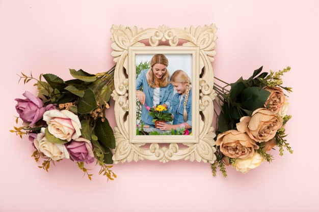 Top View Of Spring Roses With Frame Psd