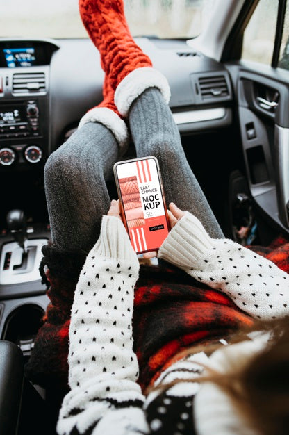 Top View On Hand With Smartphone Mockup And Cup Of Coffee Psd