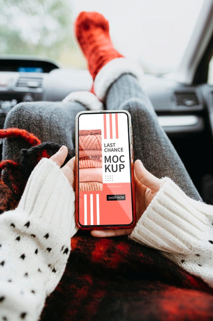 Top View On Hand With Smartphone Mockup And Cup Of Coffee Psd