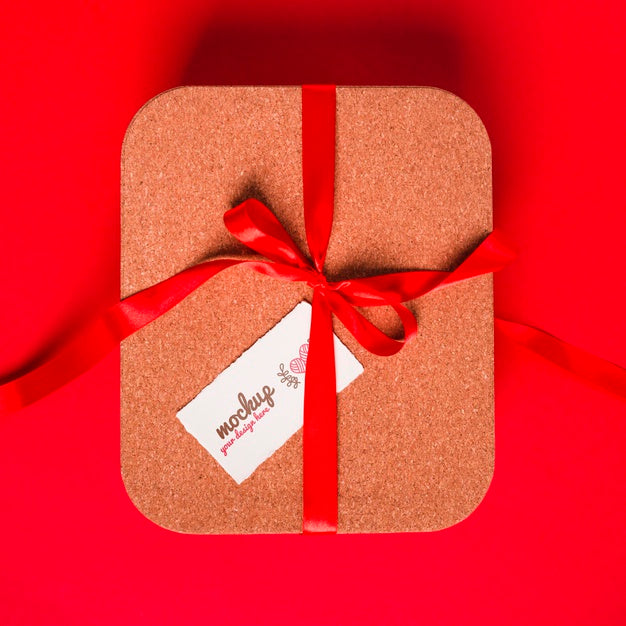 Top View Present With Ribbon And Tag Psd