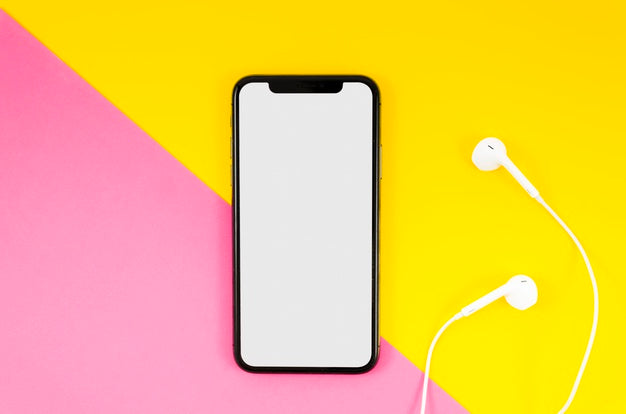 Top View Smartphone Mock-Up With Earphones Psd
