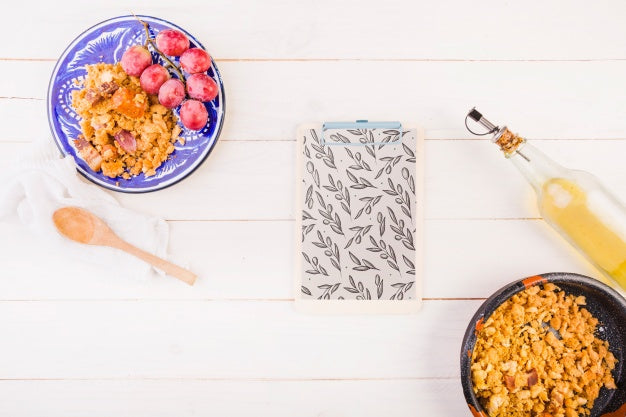 Traditional Spanish Food Mockup With Clipboard Psd