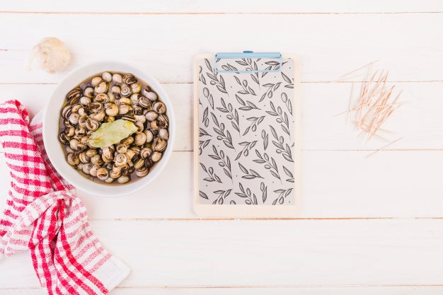 Traditional Spanish Food Mockup With Clipboard Psd