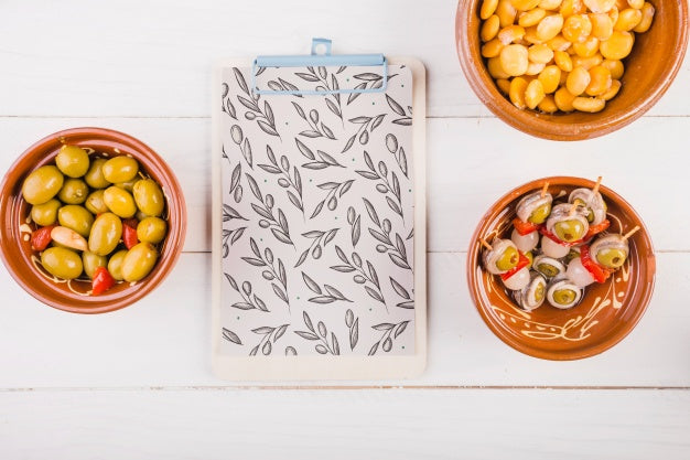 Traditional Spanish Food Mockup With Clipboard Psd