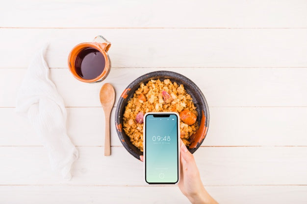Traditional Spanish Food Mockup With Smartphone Psd