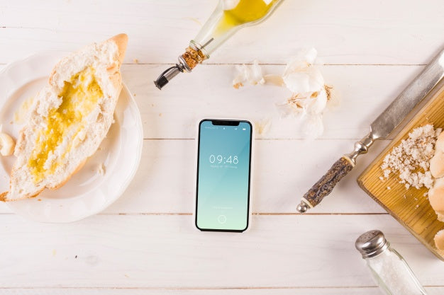 Traditional Spanish Food Mockup With Smartphone Psd