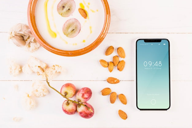 Traditional Spanish Food Mockup With Smartphone Psd