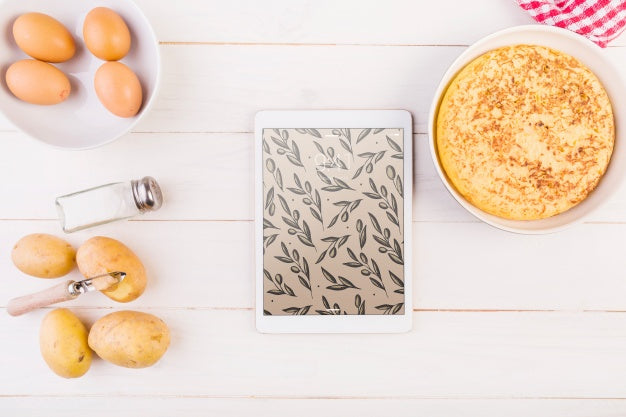 Traditional Spanish Food Mockup With Tablet Psd