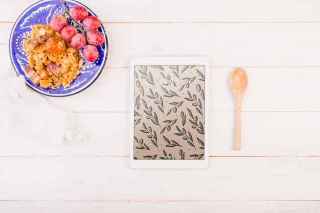 Traditional Spanish Food Mockup With Tablet Psd