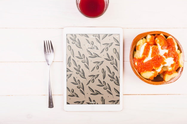 Traditional Spanish Food Mockup With Tablet Psd