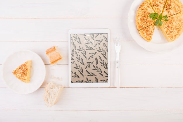 Traditional Spanish Food Mockup With Tablet Psd