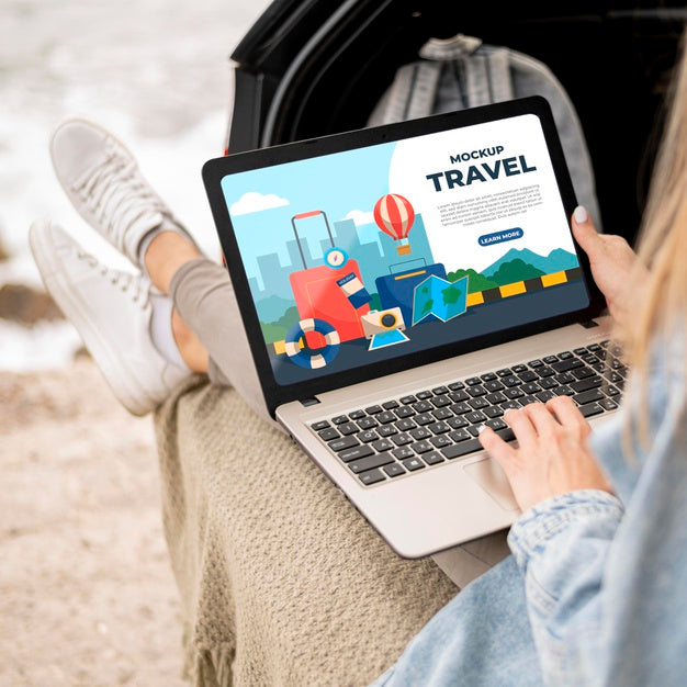 Traveler Holding A Mock-Up Laptop Psd