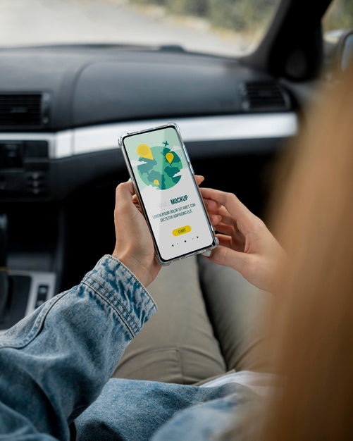 Traveler Holding A Mock-Up Smartphone Psd